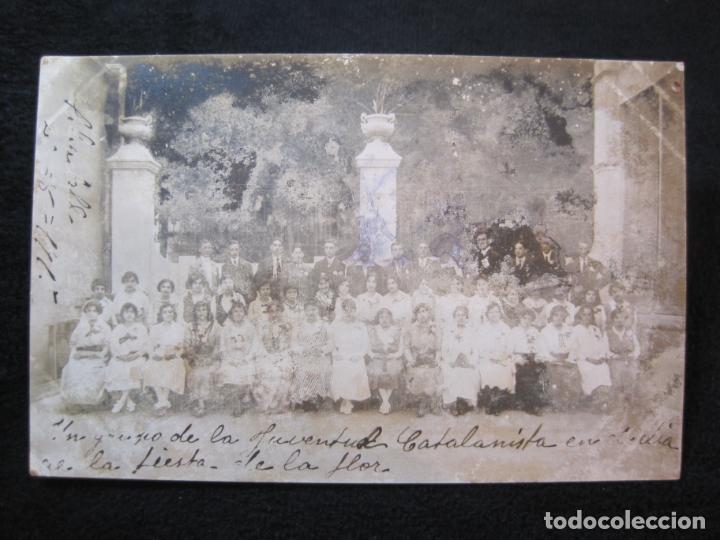 Cartoline: UN GRUPO DE LA JUVENTUD CATALANISTA-FIESTA DE LA FLOR-FOTOGRAFICA-POSTAL ANTIGUA-(79.833)