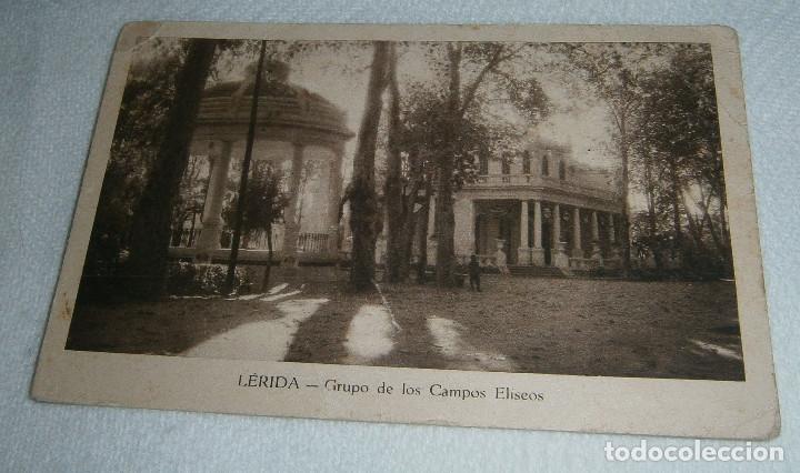 Postales: postal de Lerida Grupo de los campos Eliseos circulada