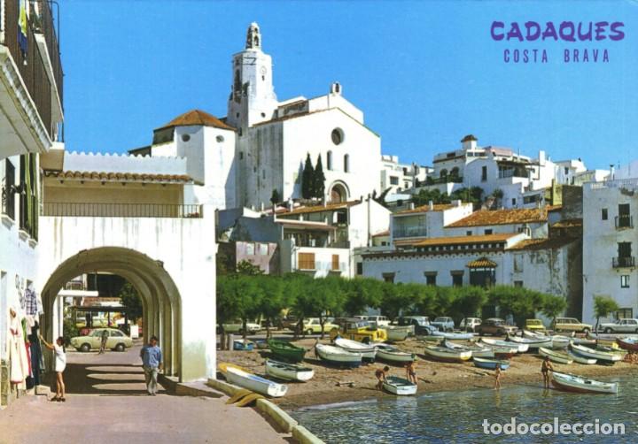 Postales: m03360 Cadaques Port Alguer E Iglesia 1975 Ibarz N&ordm;61seat 850 jeep simca 1200 renault 5 2cv ami