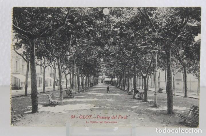 Postales: 84 Olot Passeig del Firal. L. Roisin fot. Barcelona. Circulada