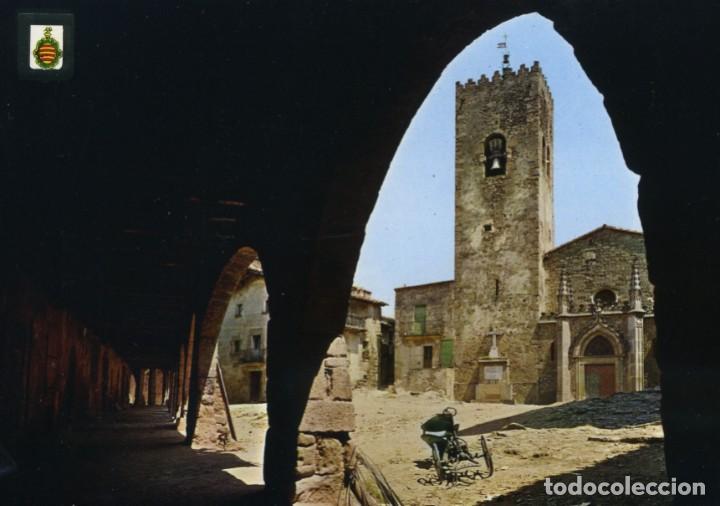 Cartes Postales: m05486 Santa Pau Porticos Plaza Con Iglesia Y Campanario Romanico De Santa Maria 1965 Escudo De Oro