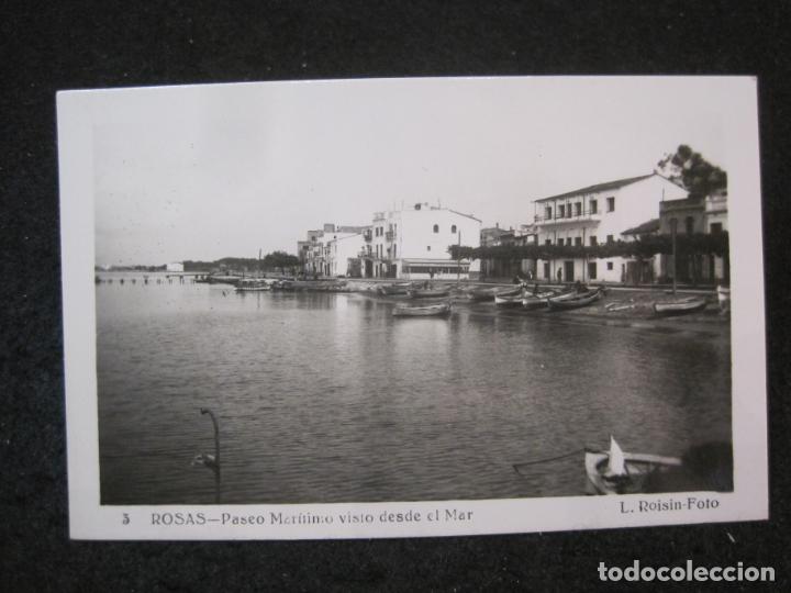 Postales: ROSAS-PASEO MARITIMO VISTO DESDE EL MAR-ROISIN FOTOGRAFICA-3-POSTAL ANTIGUA-(82.214)