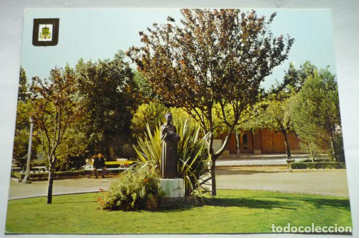 Postales: postal reus.-monumento pastoreta