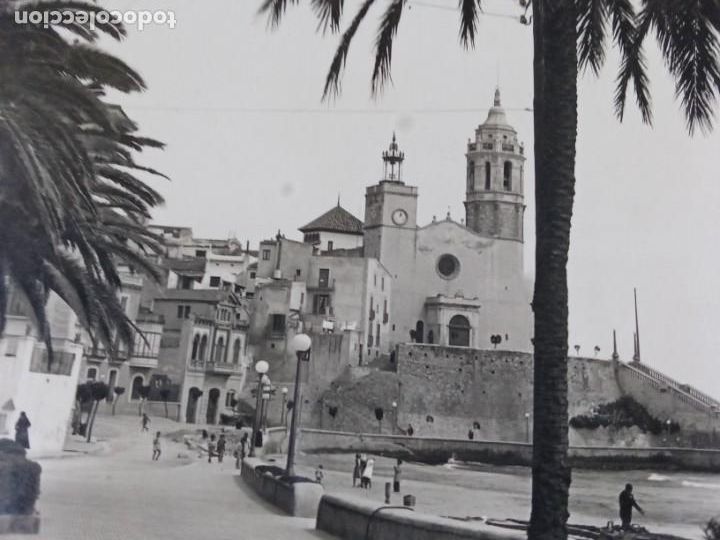Postales: Sitges.Un detall del passeig. - Foto 2