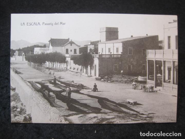 Postais: LA ESCALA-PASSEIG DEL MAR-THOMAS-FOT J.ESQUIROL-POSTAL ANTIGUA-(84.006)
