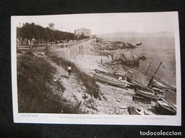 Postkarten: LA ESCALA-PASSEIG LLUIS ALBERT-FOTOGRAFICA CASA ESQUIROL-POSTAL ANTIGUA-(85.018)
