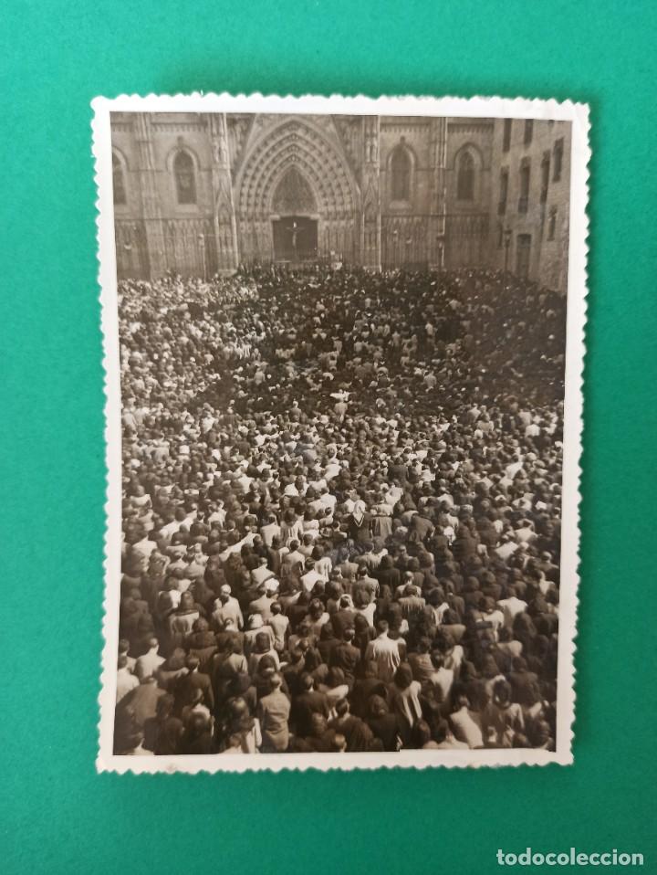 Postkarten: Original y antigua fotografia de Catedral de Barcelona. Devoci&oacute;n popular Cristo de Lepanto.
