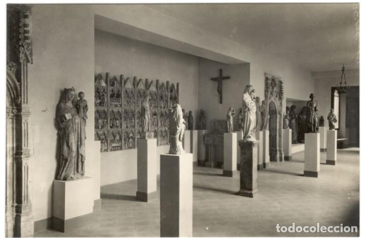 Cartoline: POSTAL FOTOGRAFICA: MUSEO DE VICH: SALA DE ESCULTURA G&Oacute;TICA. A y R M&Aacute;S. sin circular