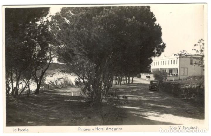 Cartes Postales: POSTAL FOTOGRAFICA. LA ESCALA. PINARES Y HOTEL AMPURIAS. FOTO V. ESQUIROL. sin circular