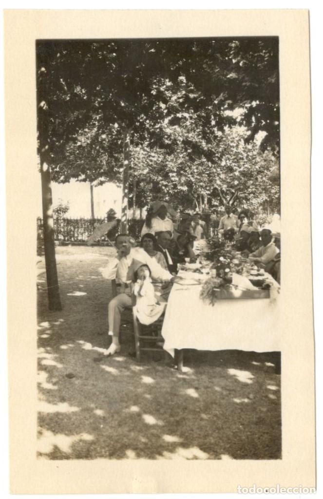 Postcards: POSTAL FOTOGRAFICA: COMIDA A LA SOMBRA - A&Ntilde;OS 20 - sin circular