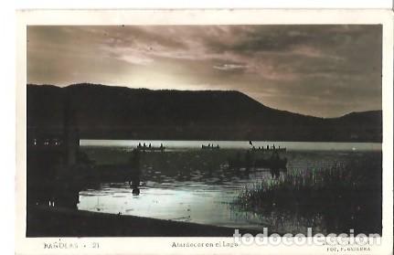 Postais: ANTIGUA POSTAL 21 BA&Ntilde;OLAS ATARDECER EN EL LAGO EDIT CLARAMUNT FOT F GUILERA