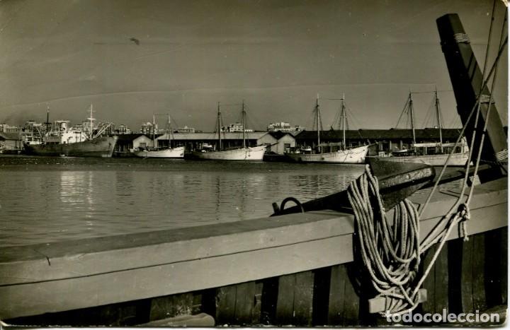 Postales: BARCELONA-PUERTO VISTA PARCIAL-BARCOS VELEROS -A&Ntilde;OS1950- CEBOLLERO