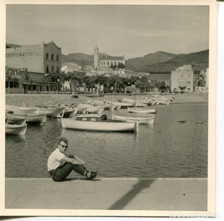 Postales: PORTBOU-VISTA PARCIAL-PLAYA BARCAS-IGLESIA SANTA MARIA-FOTOGR&Aacute;FICA A&Ntilde;OS 1950-
