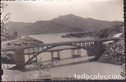 Cartoline: POSTAL SALAS PUENTE FF.CC. Y CARRTERA SOBRE EL EMBALSE DE SAN ANTONIO