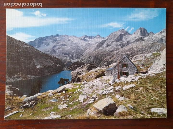 Postais: Postal de Boi, Refugi JoanVentosa Calvell, al fondo el Pic Coma Lo Formo, comarca del Alt Ribagorza