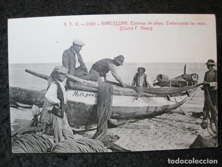 Cartes Postales: BARCELONA-ESCENAS DE PLAYA-EMBARCANDO LAS REDES-ATV 2861 A.T.V.-POSTAL ANTIGUA-(94.336)