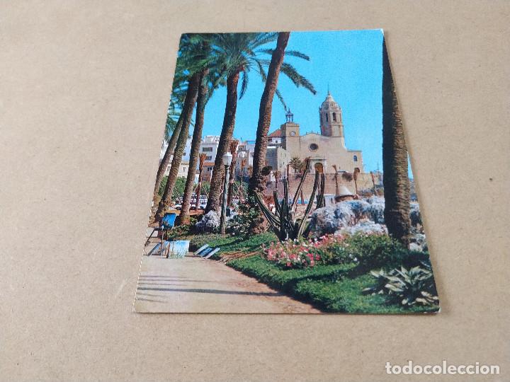 Postales: GARRAF - POSTAL SITGES - JARDINES E IGLESIA - Foto 1