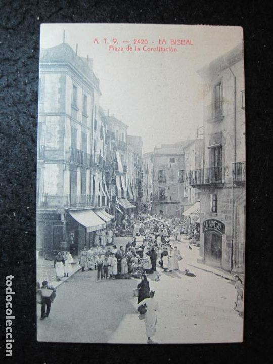 Postales: LA BISBAL-PLAZA DE LA CONSTITUCION-ATV 2420 A.T.V.-POSTAL ANTIGUA-(95.671)