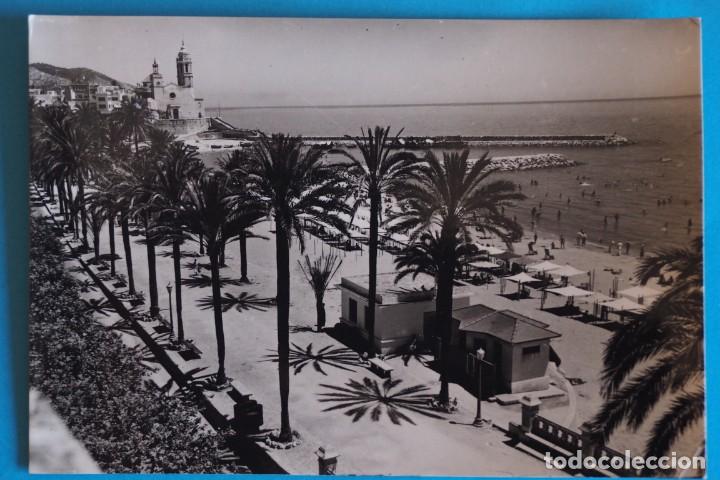 Postales: POSTAL DE SITGES: PASEO RIBERA Y PLAYA - Foto 1