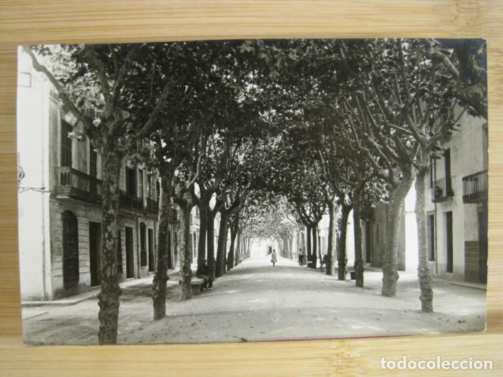 Postales: BLANES-PASSEIG D'EN PRAT DE LA RIBA-FOTOGRAFICA-POSTAL ANTIGUA-(96.335)