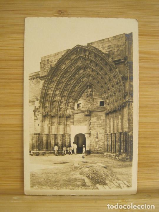 Postales: LLEIDA-CATEDRAL-PORTA D'ENTRADA AL CLAUSTRE-FOTOGRAFICA-POSTAL ANTIGUA-(96.589)