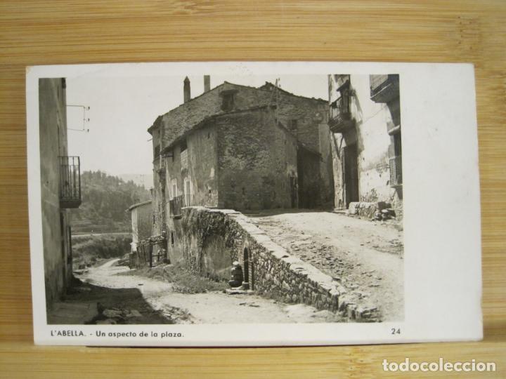 Postkarten: L'ABELLA-UN ASPECTO DE LA PLAZA-FOTOGRAFICA-POSTAL ANTIGUA-(96.890)