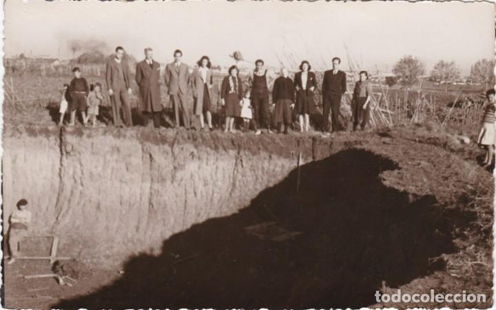 Cartoline: Sant Boi de Llobregat - Descubrimiento de Sepultura Edad de Piedra - Postal Fotogr&aacute;fica - 141x88mm
