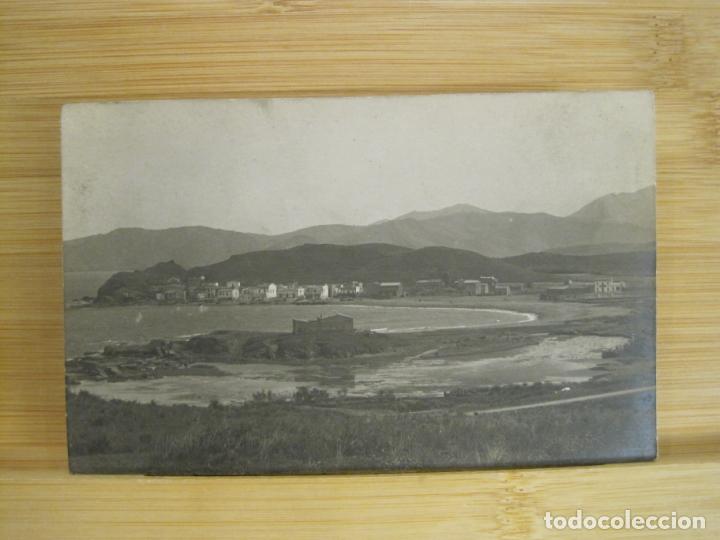 Postkarten: LLAN&Ccedil;A-LLANSA-PUERTO Y PLAYA-FOTOGRAFICA-POSTAL ANTIGUA-(97.567)