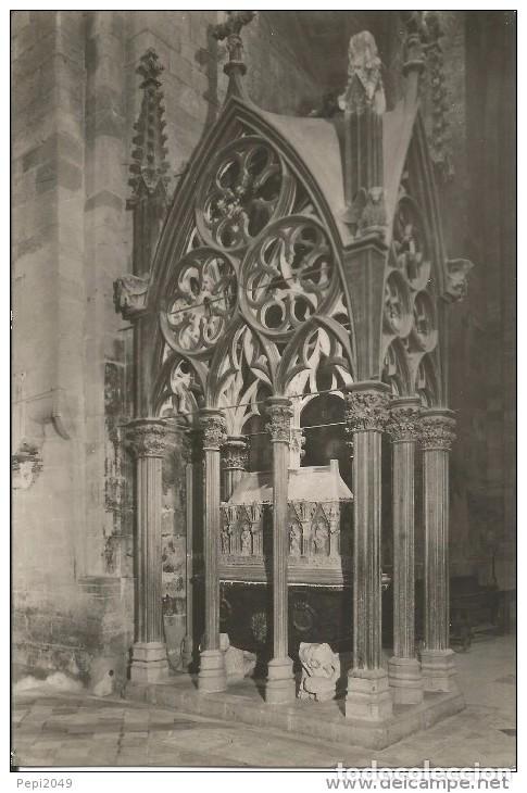 Cartoline: *** Z365 - POSTAL - SANTAS CREUS - TUMBA DEL REY PEDRO III - BA&Ntilde;ERA EN P&Oacute;RFIDO