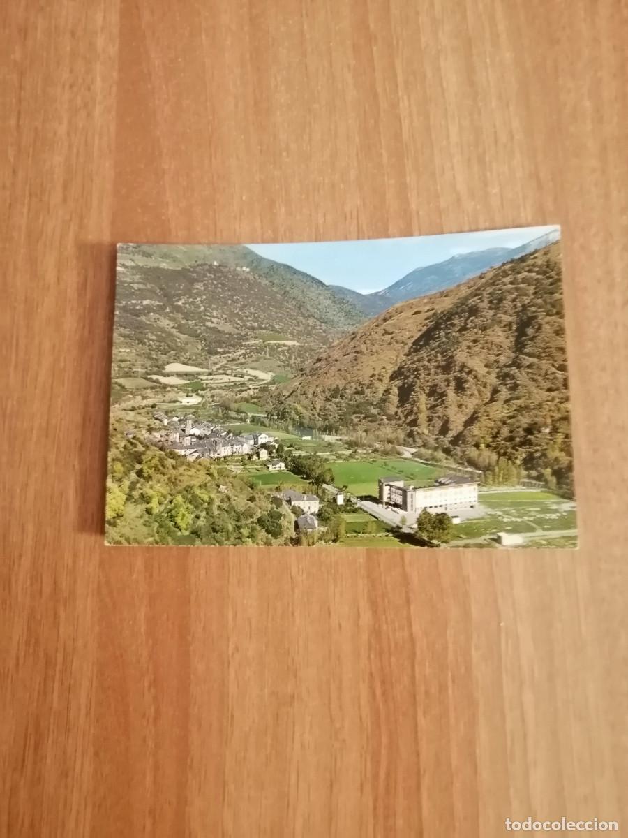 Postales: POSTAL PIRINEOS DE LERIDA EL PALLARS VISTA GENERAL DE RIALP EN PRIMER TERMINO EL HOTEL SIN CIRCULAR