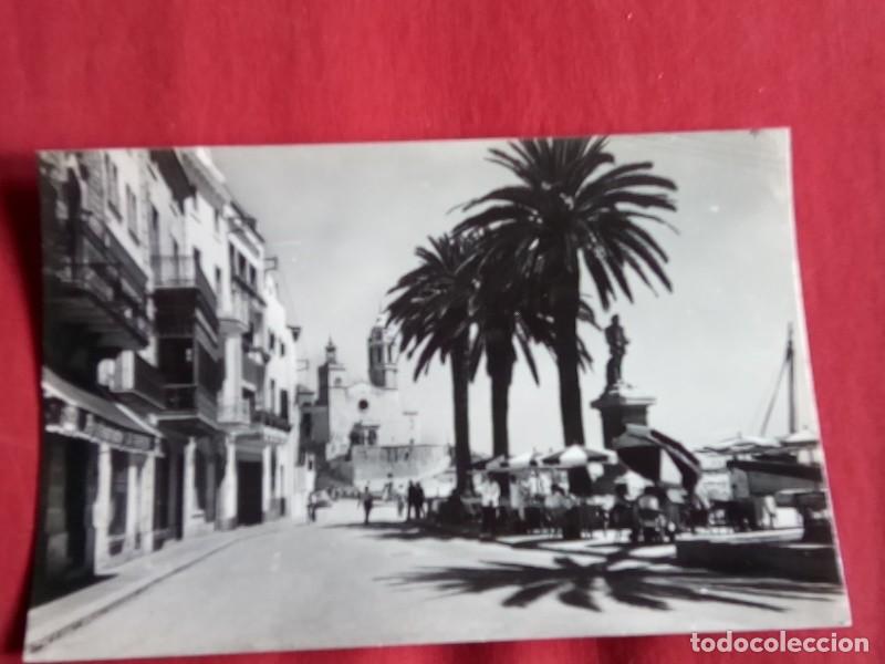 Postales: SITGES, POSTAL ANTIGUA , PASEO Y PUNTA - Foto 1