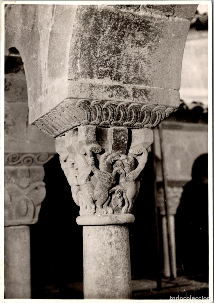 Cartoline: Llu&ccedil;&agrave; - Claustre Rom&agrave;nic (Segle XII) - Detall de un Capitell - Fot. J. M. Pena - 150x105mm