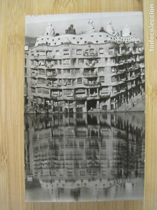 Postales: BARCELONA-PASEO DE GRACIA-LA PEDRERA DE GAUDI-FOTOGRAFIA ANTIGUA-VER FOTOS-(100.468)