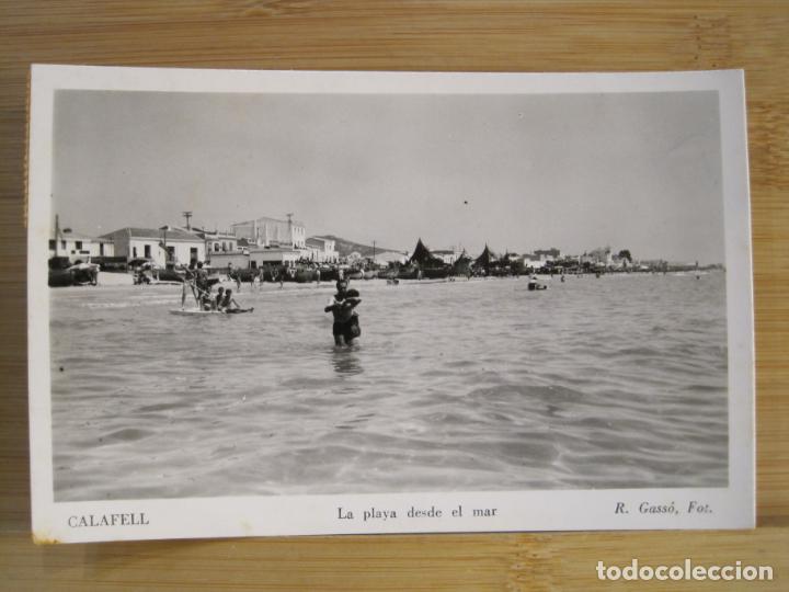 Cartoline: CALAFELL-LA PLAYA DESDE EL MAR-R.GASSO FOT-FOTOGRAFICA-POSTAL ANTIGUA-(102.160)