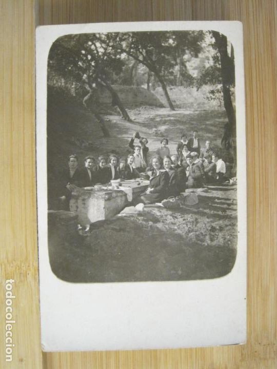 Cartes Postales: LUGAR SIN IDENTIFICAR-COMIDA EN EL BOSQUE-FOTOGRAFICA-POSTAL ANTIGUA-(102.598)