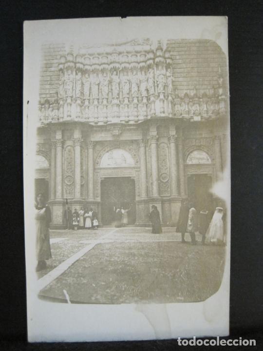 Cartes Postales: PORTA PRINCIPAL DE LA BASILICA DE MONTSERRAT-FOTOGRAFICA-POSTAL ANTIGUA-(103.055)