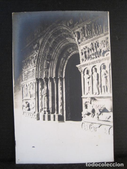Postales: RIPOLL-PORTADA DEL MONASTERIO-FOTOGRAFICA-RADIUM-POSTAL ANTIGUA-(103.093)