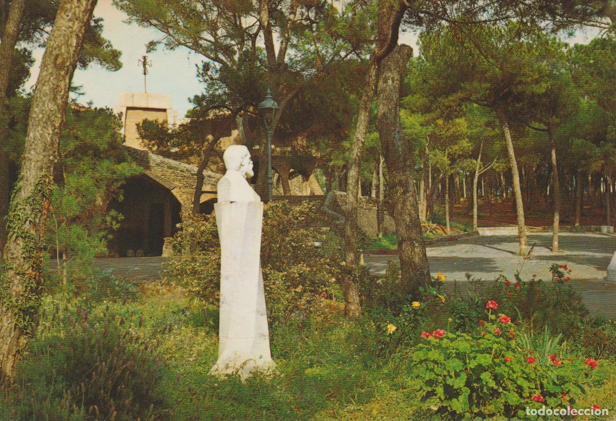 Postales: (2517) SANTA MARIA DE CERVELLO. COLONIA GUELL. MONUMENTO A ANTONIO GAUDI .. SIN CIRCULAR