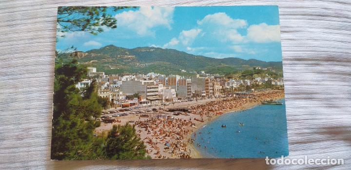 Postales: COSTA BRAVA-RV-150x105mm-N&ordm;175-LLORET DE MAR-VISTA GENERAL DE LA PLAYA-ESCRITA-DLB.3642-1964