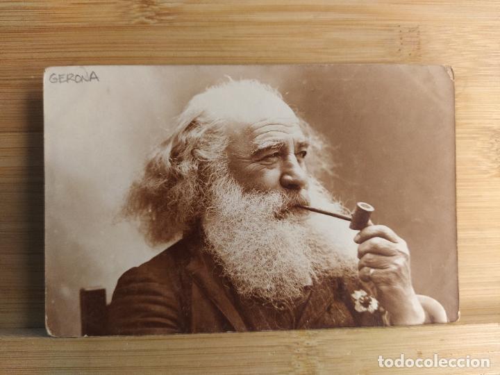 Postales: GIRONA-SE&Ntilde;OR MAYOR FUMANDO EN PIPA-FOTOGRAFICA-POSTAL ANTIGUA-(105.440)