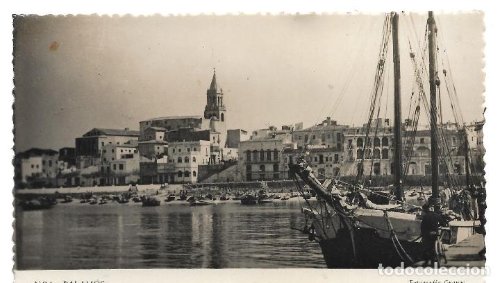 Postales: PALAMOS - EL PUERTO NUM. 1. POSTAL ESCRITA EN 1956. FOTOGRAFIA GRAN&Eacute;S. CONTORNO DENTADO.