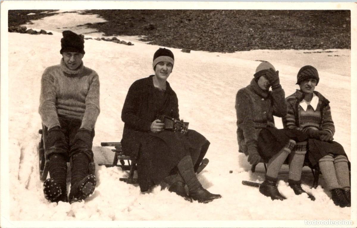 Postkarten: Nuria - Febrer 1927 - Trineos - Botas con clavos - C&aacute;mara Fotogr&aacute;fica - 135x85mm