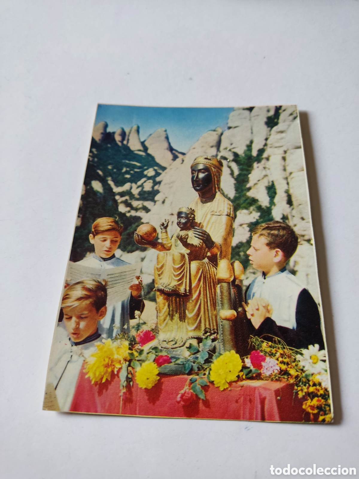 Postales: Postal Montserrat, monaguillos con la imagen de la virgen
