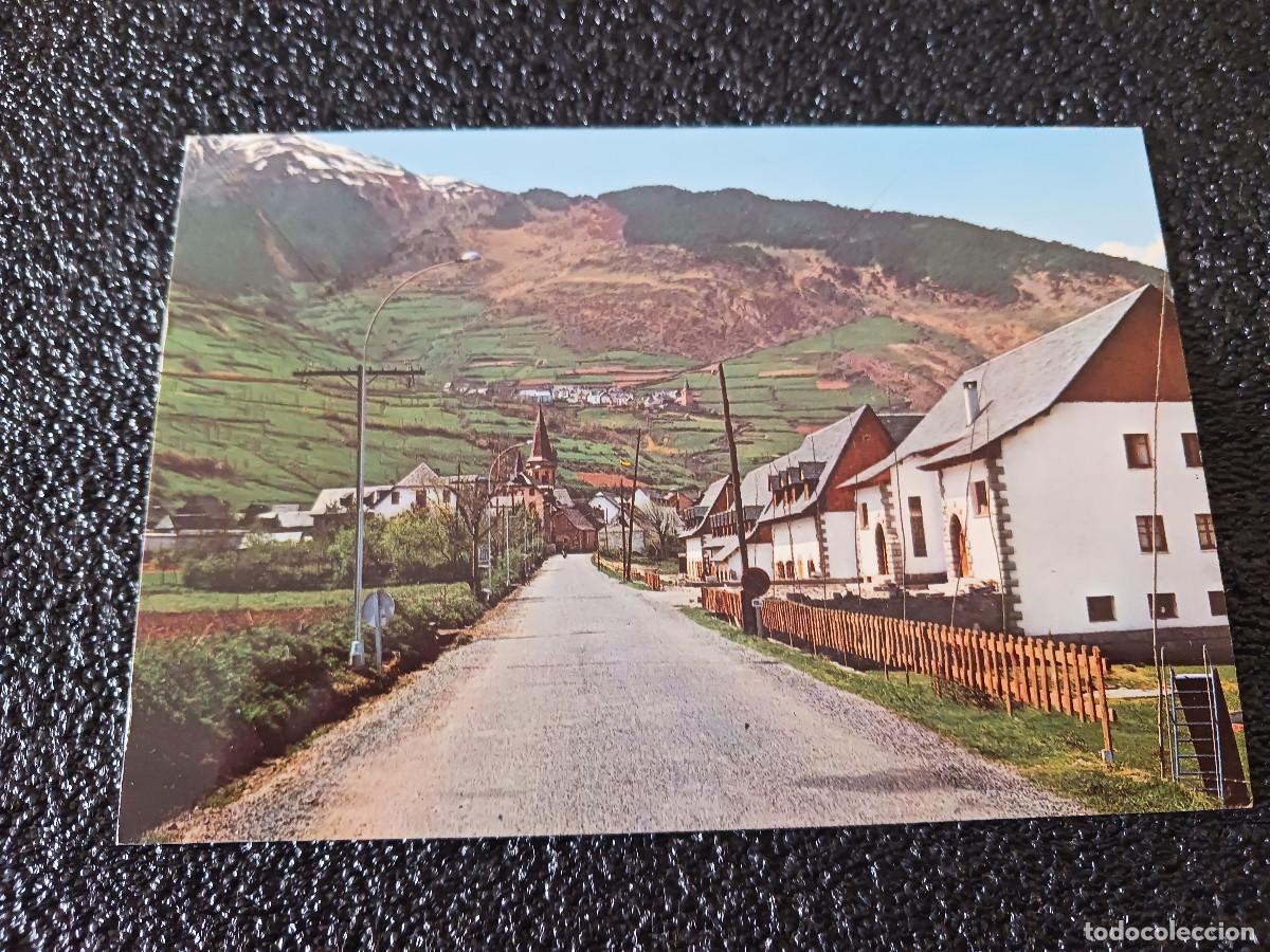 Postais: 2042 VIELLA, CUARTELES Y VISTA PARCIAL,ED. ARRIBAS, circulada 1970