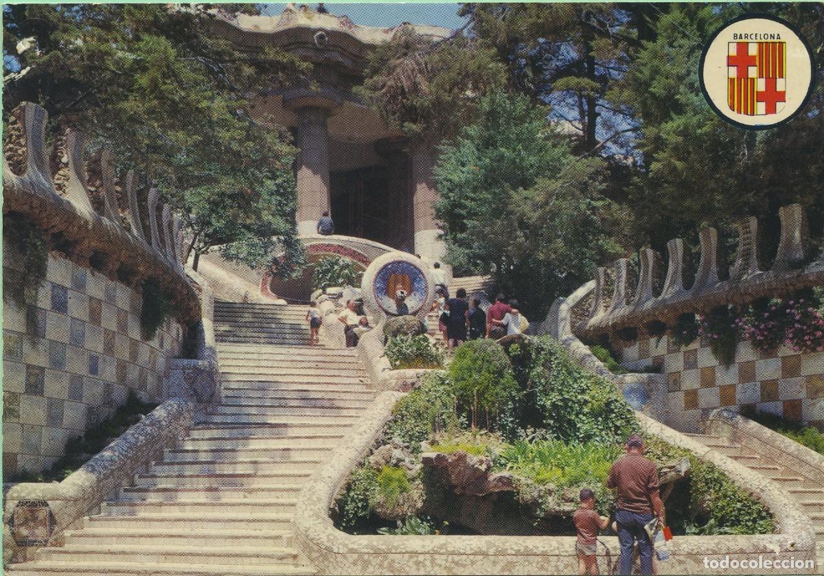 Postales: N&ordm; 66-BARCELONA. Parque G&uuml;ell. Escalinatas. Sin circular. ED. BERGAS