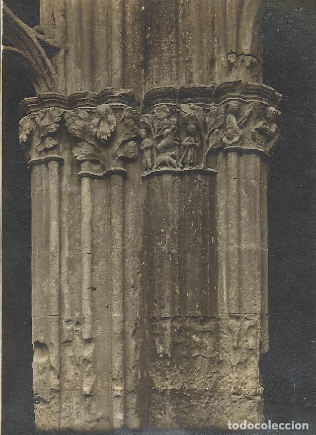 Postales: Postal Catalunya. Santes Creus. Monasterio. Capiteles vegetales y religiosos. 11x8 cm. Recortada.