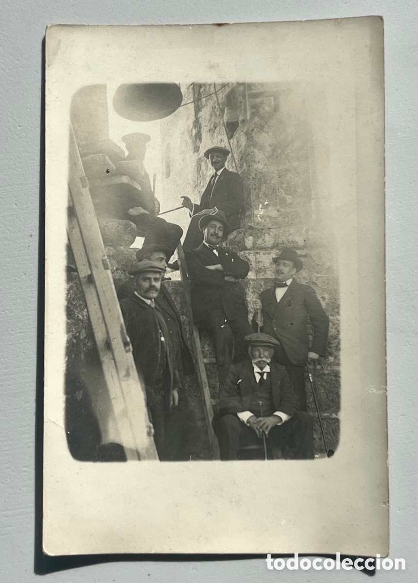 Postkarten: POSTAL FOTOGRAF&Iacute;CA - GRUPO DE SE&Ntilde;ORES EN UN CAMPANARIO - 1920-30