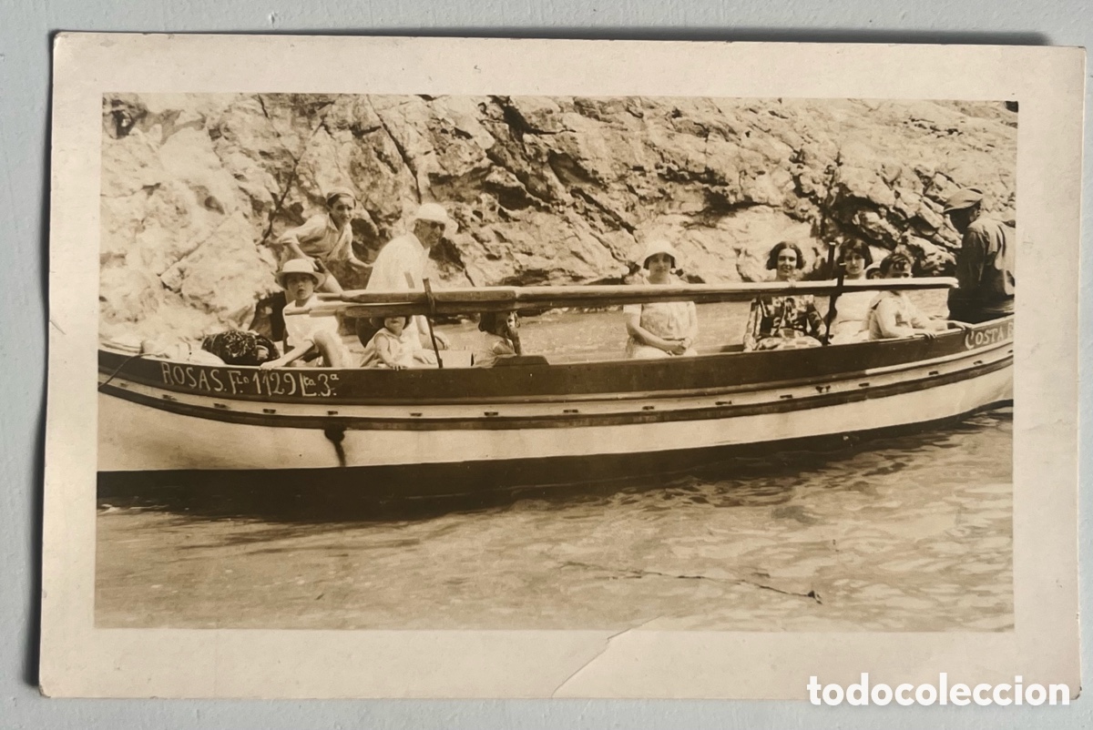 Postales: POSTAL FOTOGR&Aacute;FICA. PASEO EN BARCA POR ROSAS - A&Ntilde;OS 30