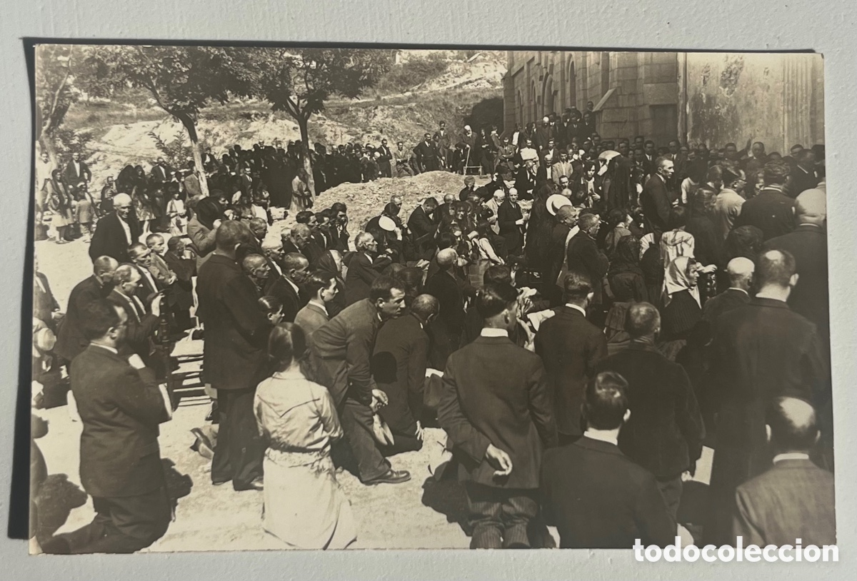 Postcards: POSTAL FOTOGR&Aacute;FICA: GRUPO DE GENTE ORANDO - 1900