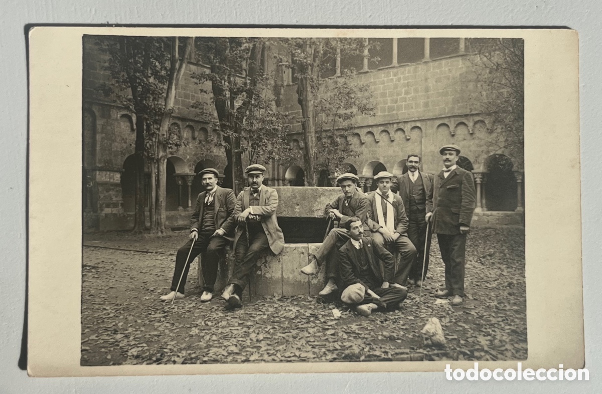 Postais: POSTAL FOTOGR&Aacute;FICA: GRUPO DE PERSONAJES EN EL CLAUSTRO - principios del 1900